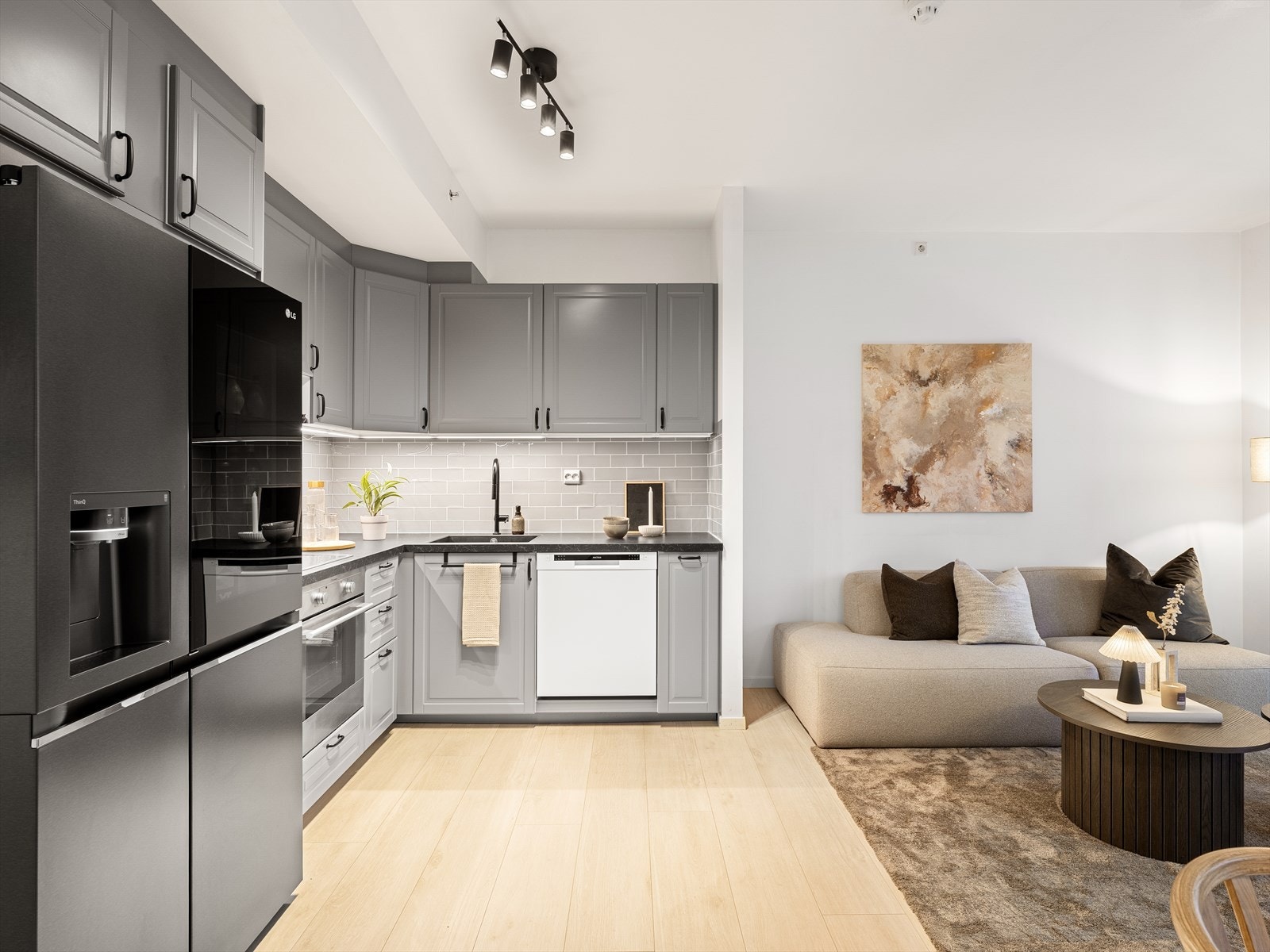 Kjøleskap koblet til vann som gir isbiter etc. Galleribilde