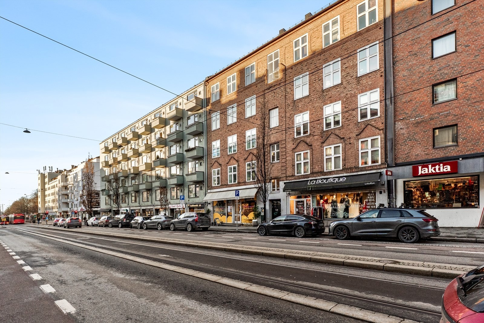 Leiligheten ligger i Sameiet Kirkeveien 54 som består av 13 boligseksjoner og 2 næringsseksjoner. Galleribilde