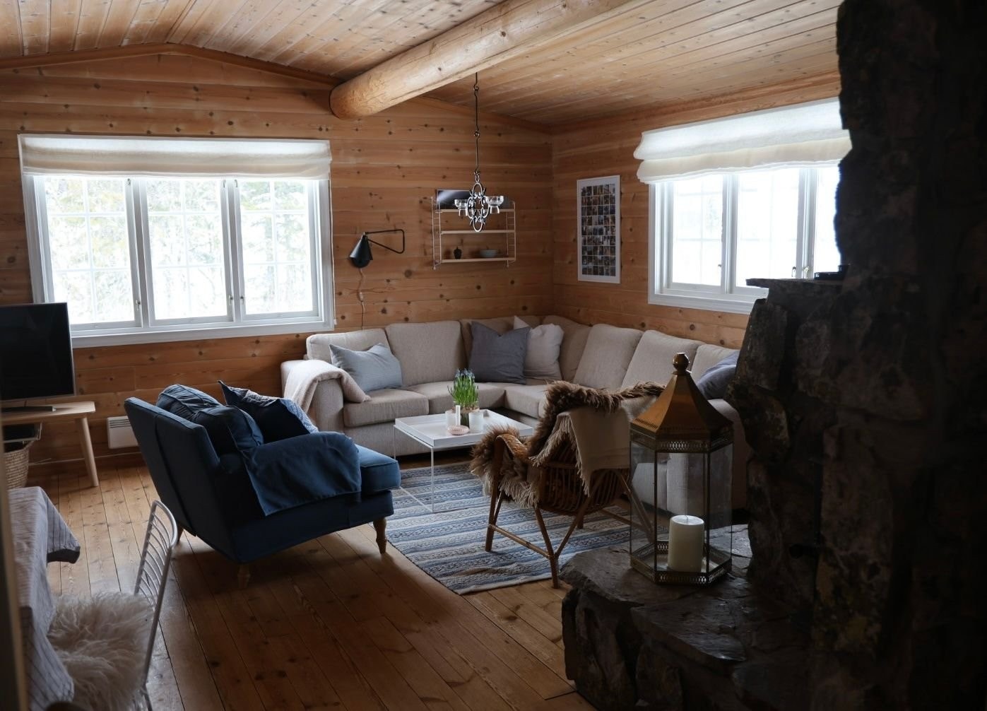 Romslig og hyggelig stue Galleribilde