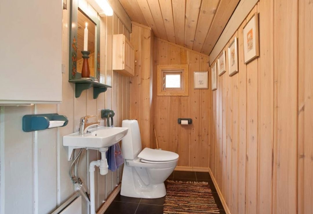 WC med egen inngang fra utsiden Galleribilde