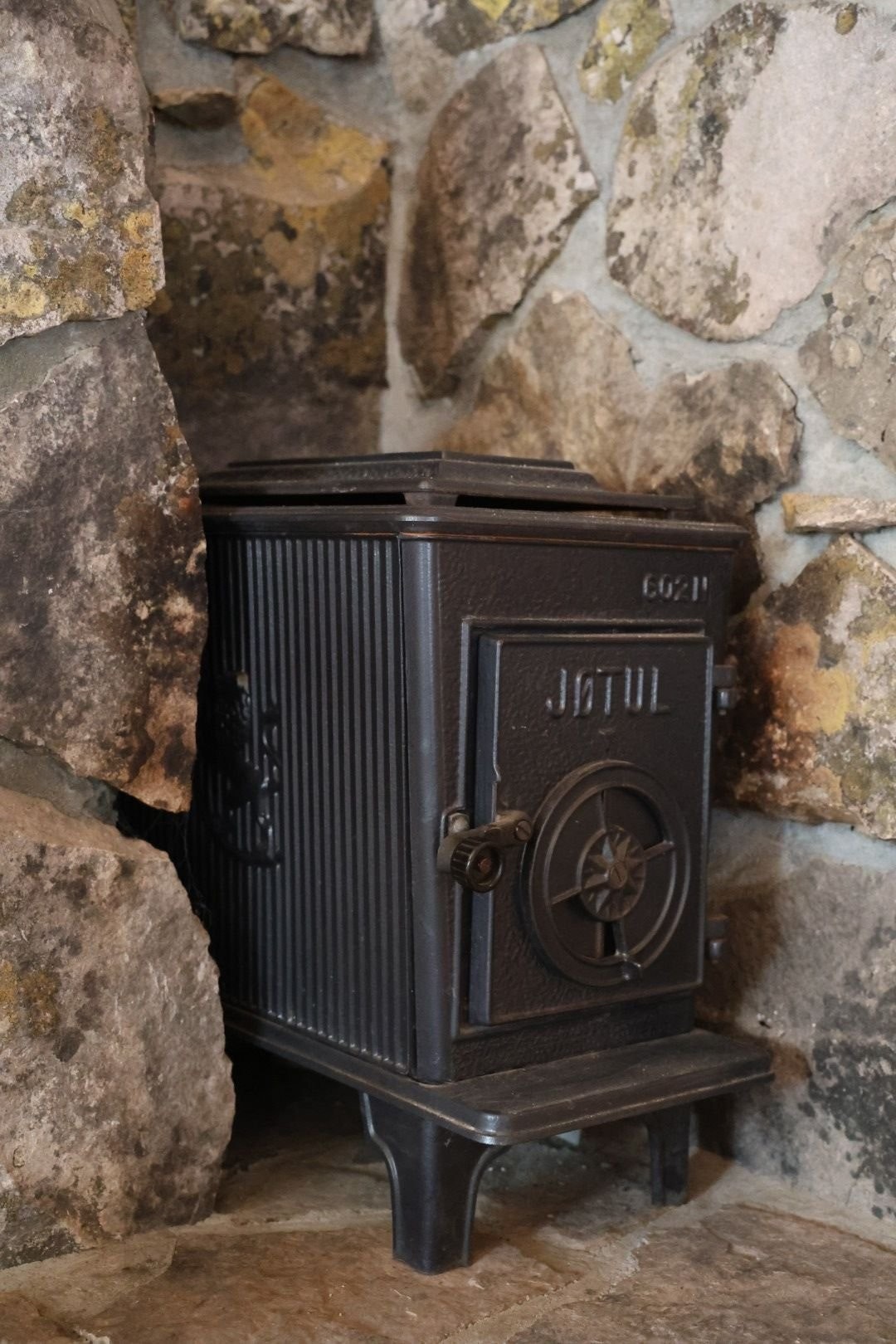 Koselig Jøtulovn i stuen Galleribilde