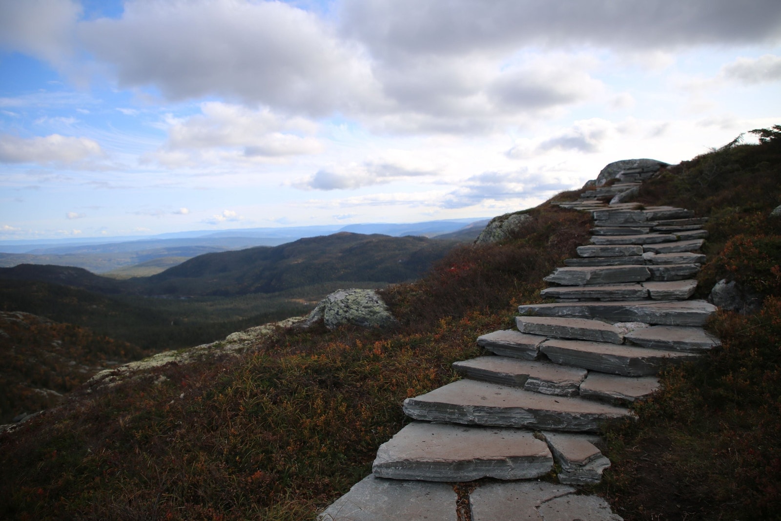 Madonnastien er et flott utgangspunkt for en tur, når snøen er borte! Galleribilde