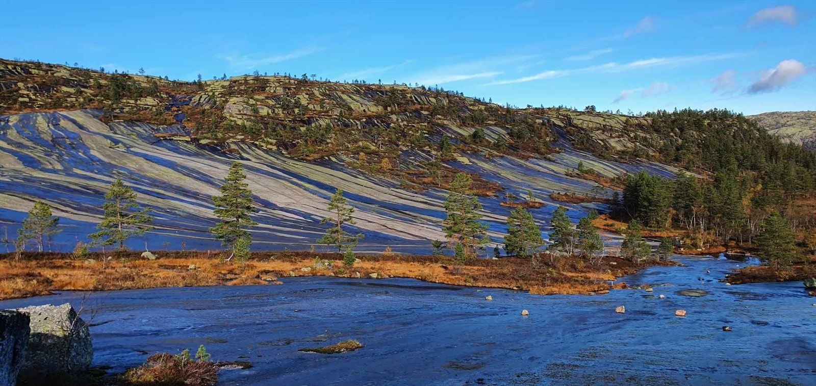 Flotte, flate fjellformasjoner i 'Himmelrike' Galleribilde