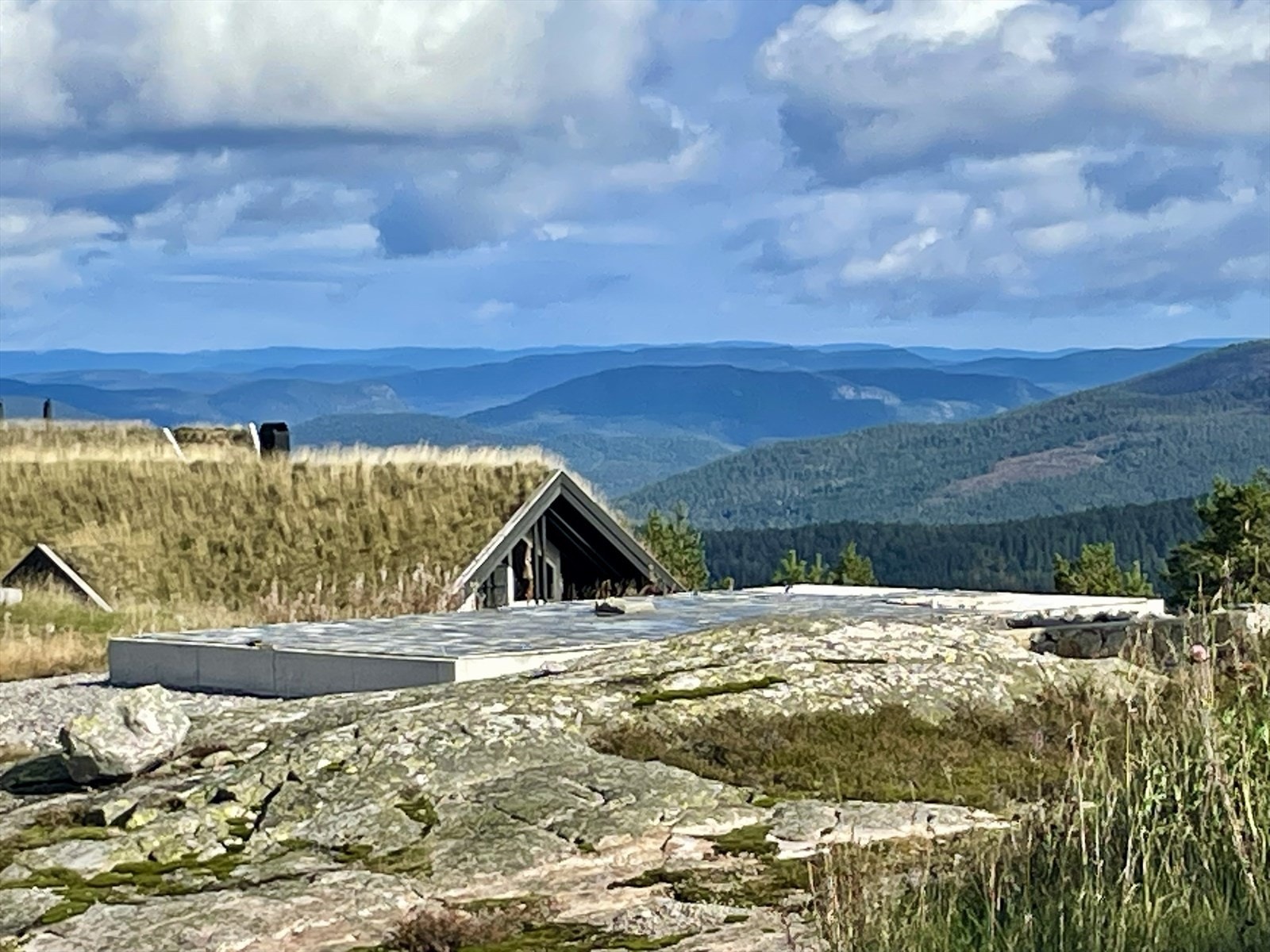 Utsikt helt til Skien og Vealøs-tårnet på en klar dag.. .-) Galleribilde