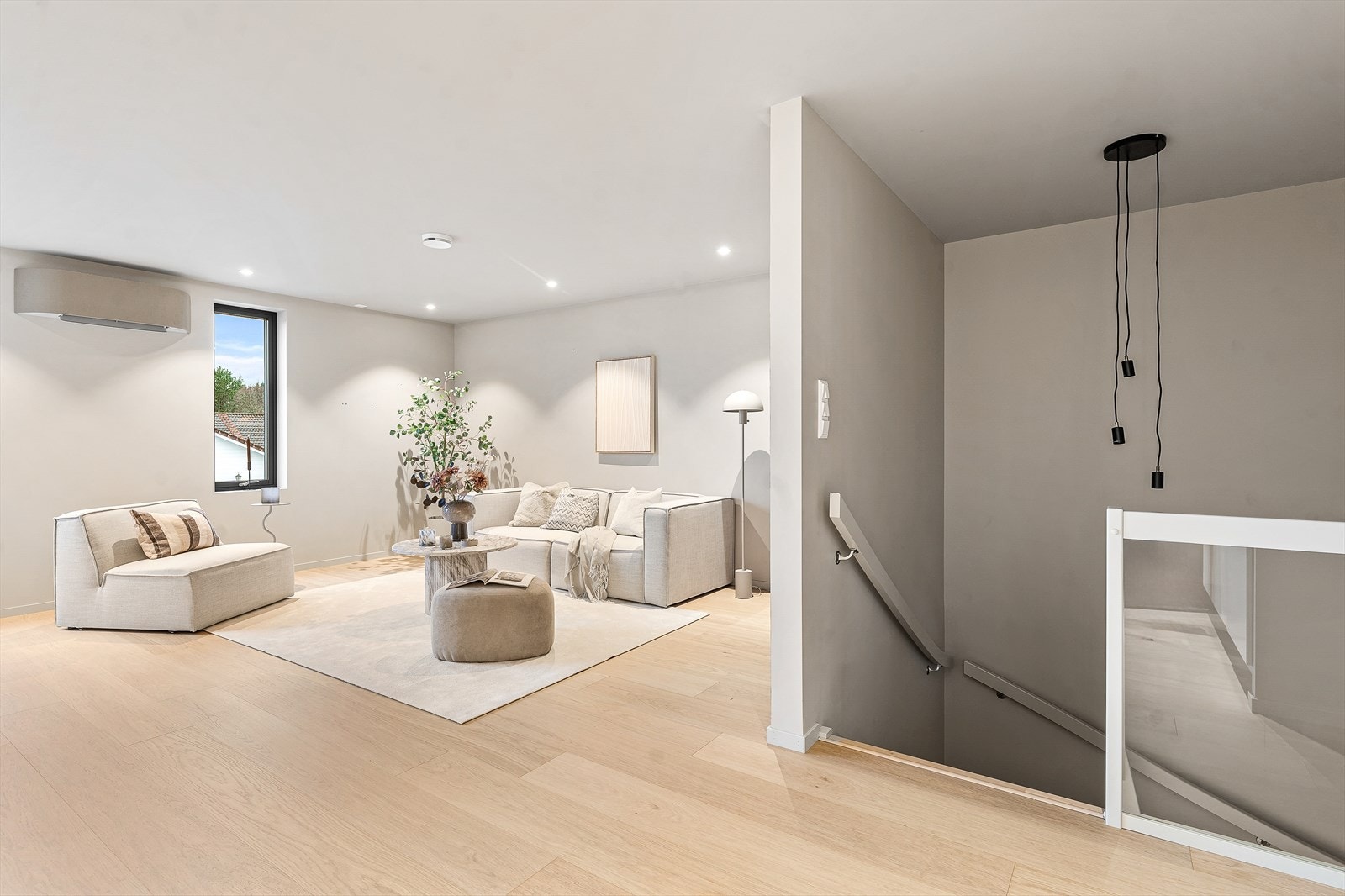 I stue er det montert varmepumpe Galleribilde