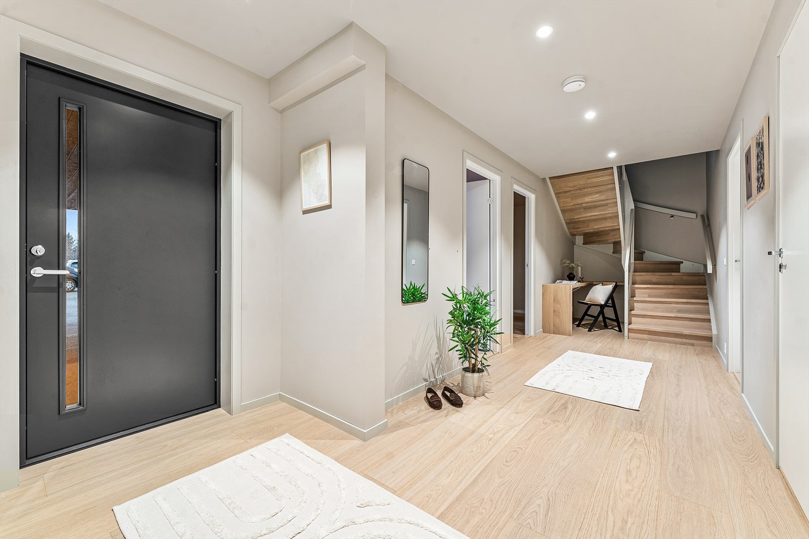 Romslig inngangsparti Galleribilde