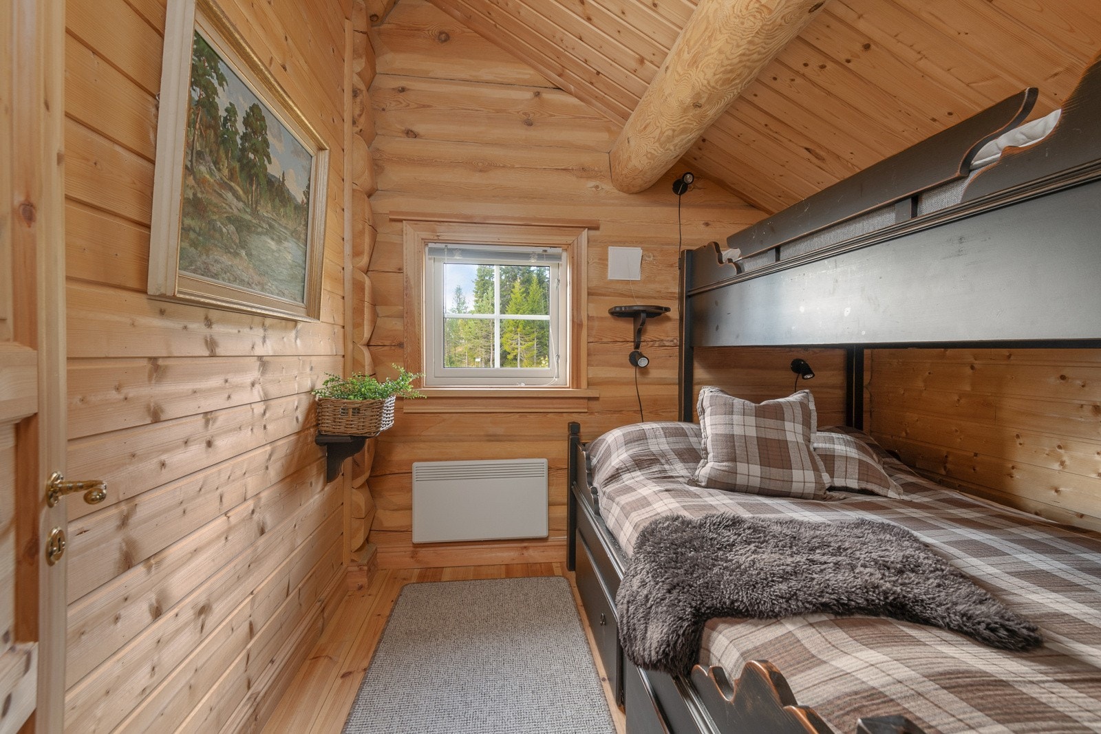 Noen av soverommene har køyseng eller familiekøye, noe som utnytter plassen godt, samtidig som det gir flere sengeplasser. Galleribilde