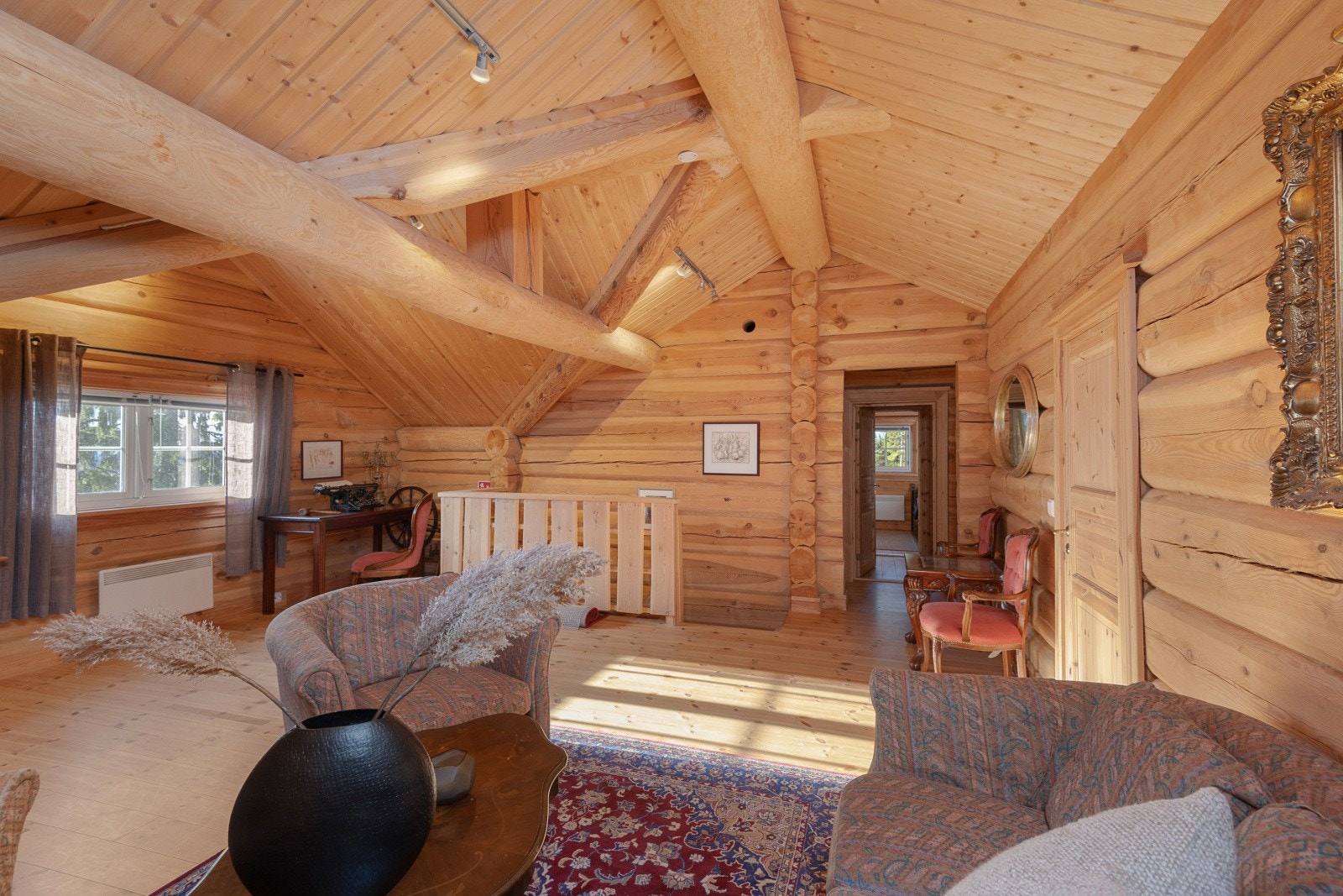 Her er det god plass til sofagruppe og TV-/mediastasjon. Galleribilde