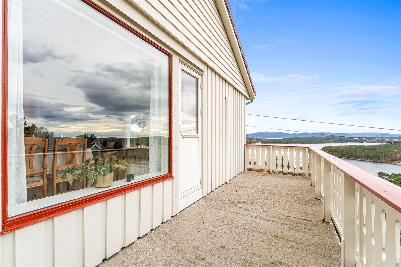 Terrasse med tilkomst fra stue Galleribilde