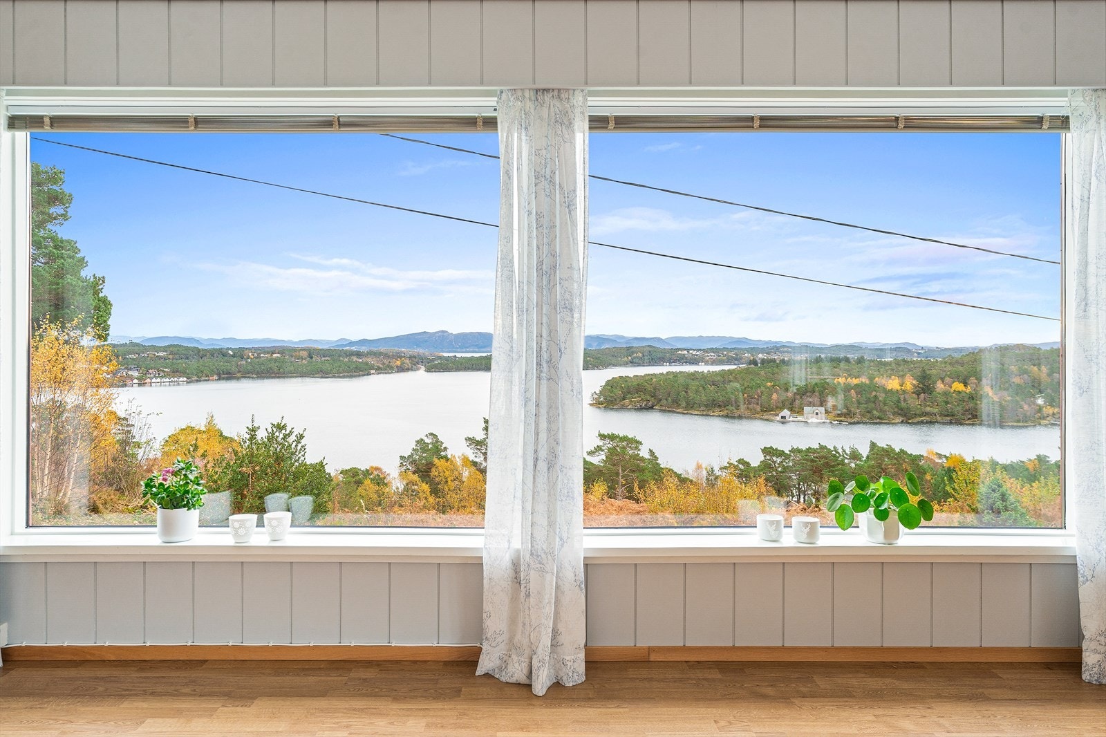 Panoramautsikt mot sjø Galleribilde