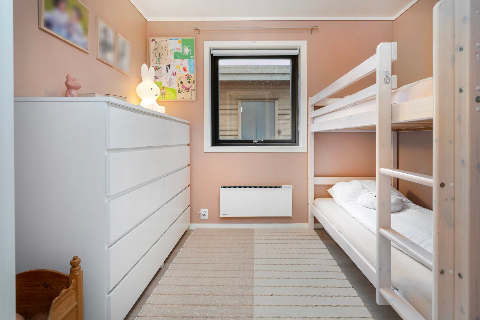 Soverom nr 2 - perfekt som barnerom, kontor eller gjesterom. Galleribilde