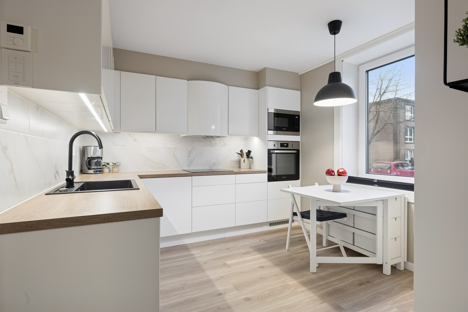 Stilrent og moderne kjøkken fra 2023. Galleribilde