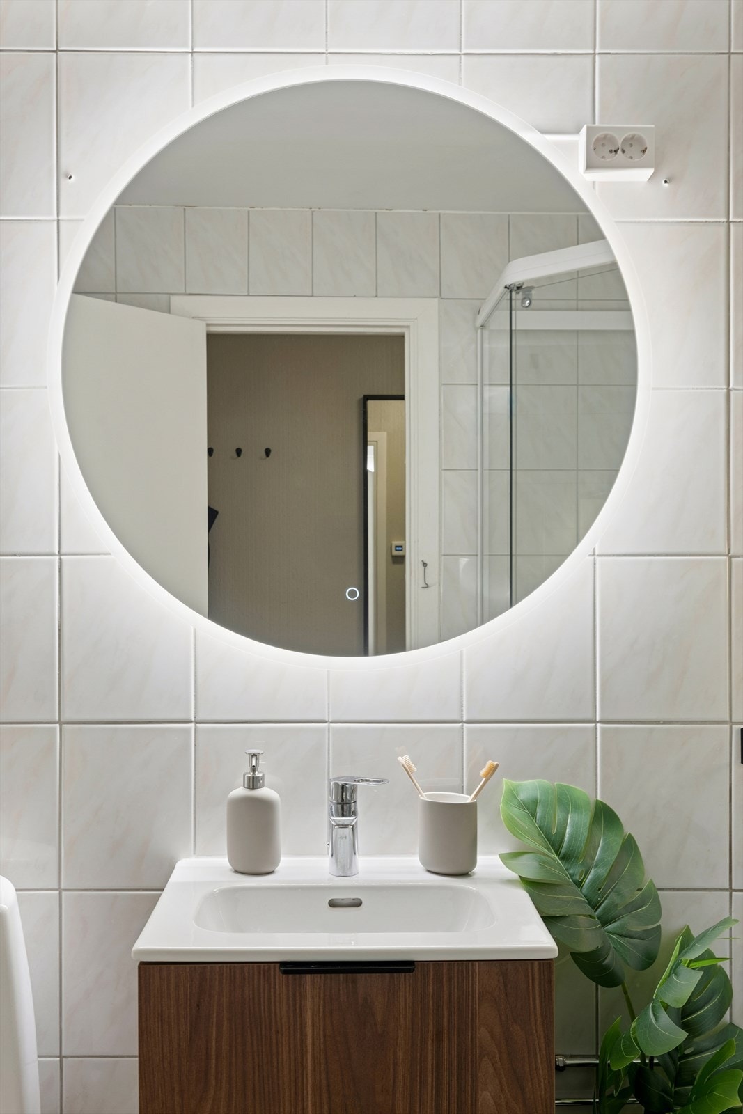 Stilfull og moderne baderomsinnredning. Galleribilde