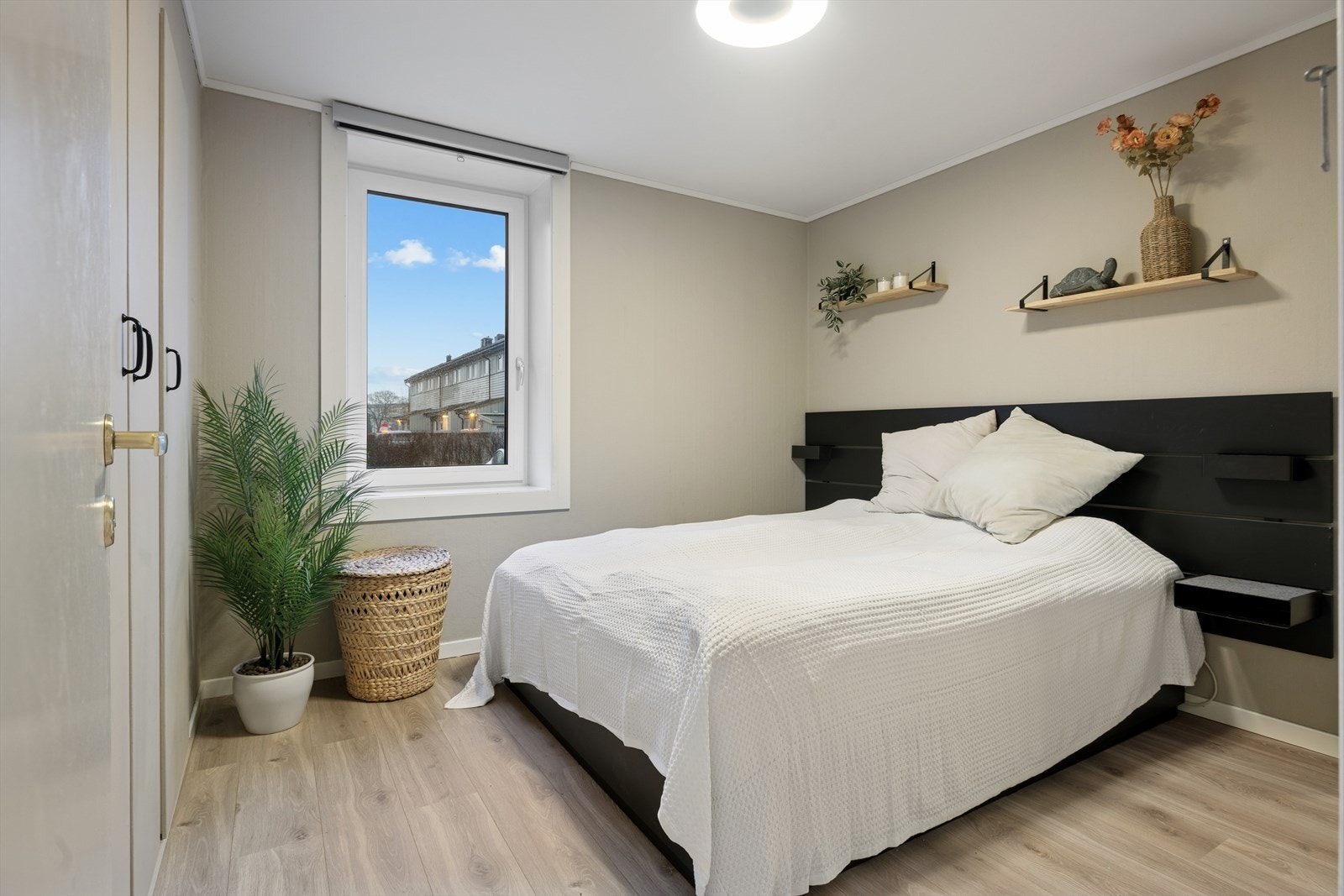 Hovedsoverommet fremstår som romslig. Galleribilde