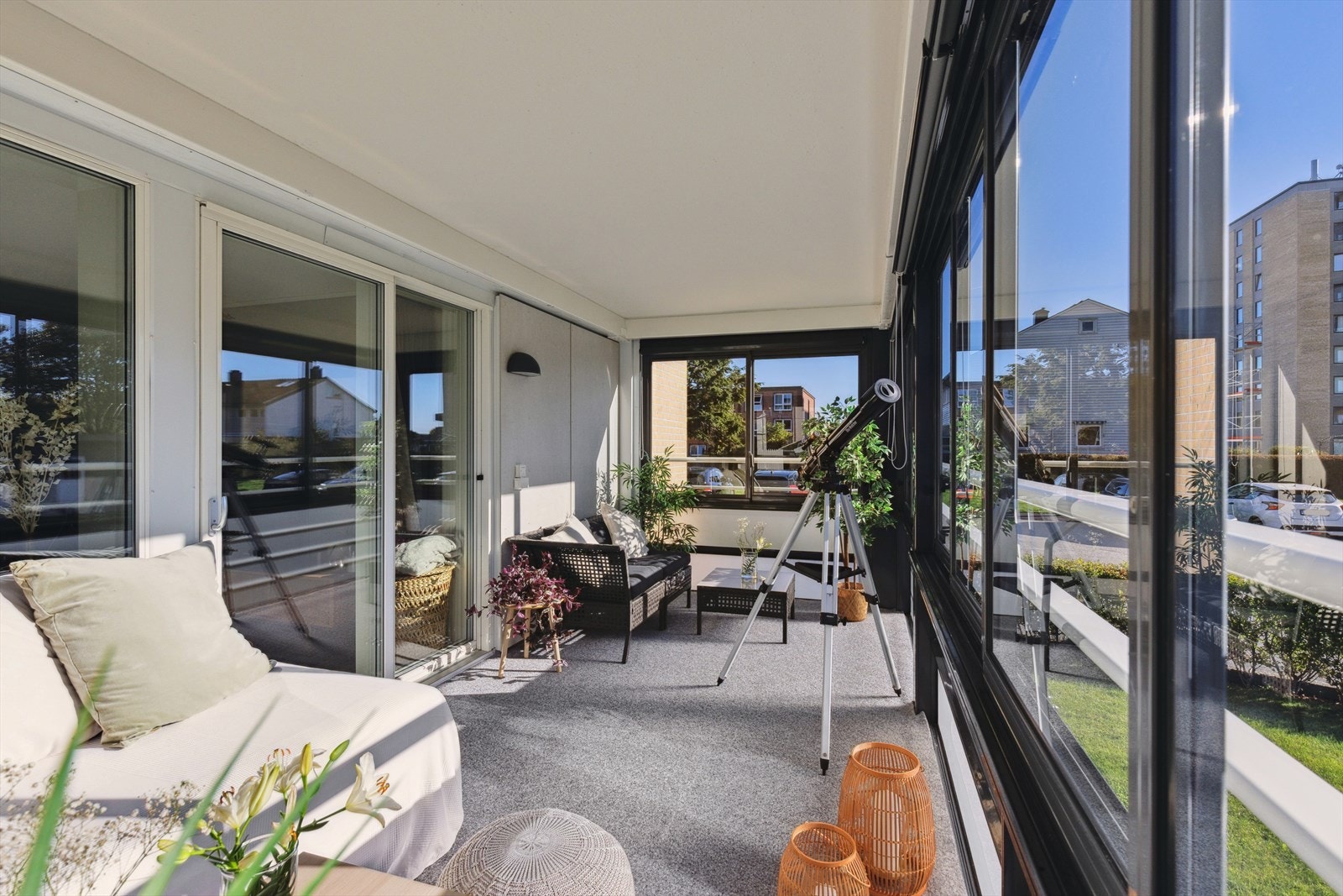 Veranda er på 13 kvm med vinduer som kan åpnes for en mer luftig rom. Galleribilde