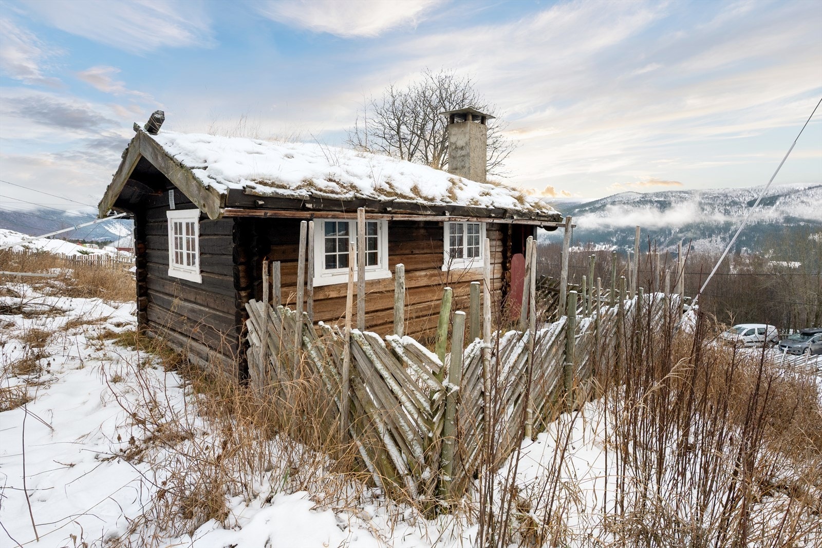 Her er skriverstua, en av de andre bygningene på eiendommen. Galleribilde