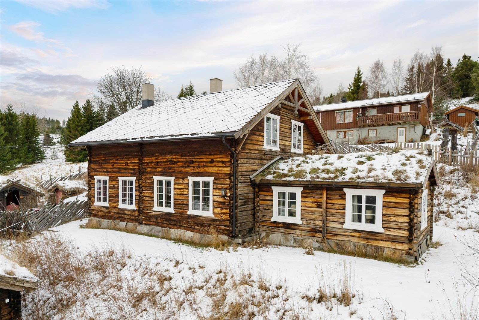 I 1992 ble hoveddelen oppført basert på eldre "laftekasse" av ukjent alder. Galleribilde