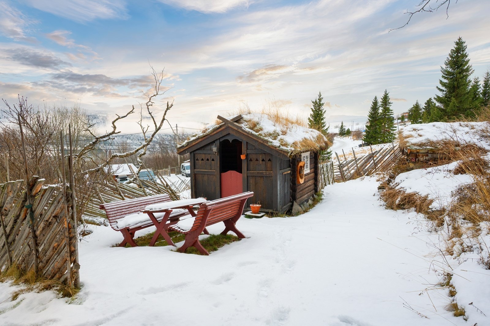 Her er en av de andre bygningene på eiendommen. Galleribilde