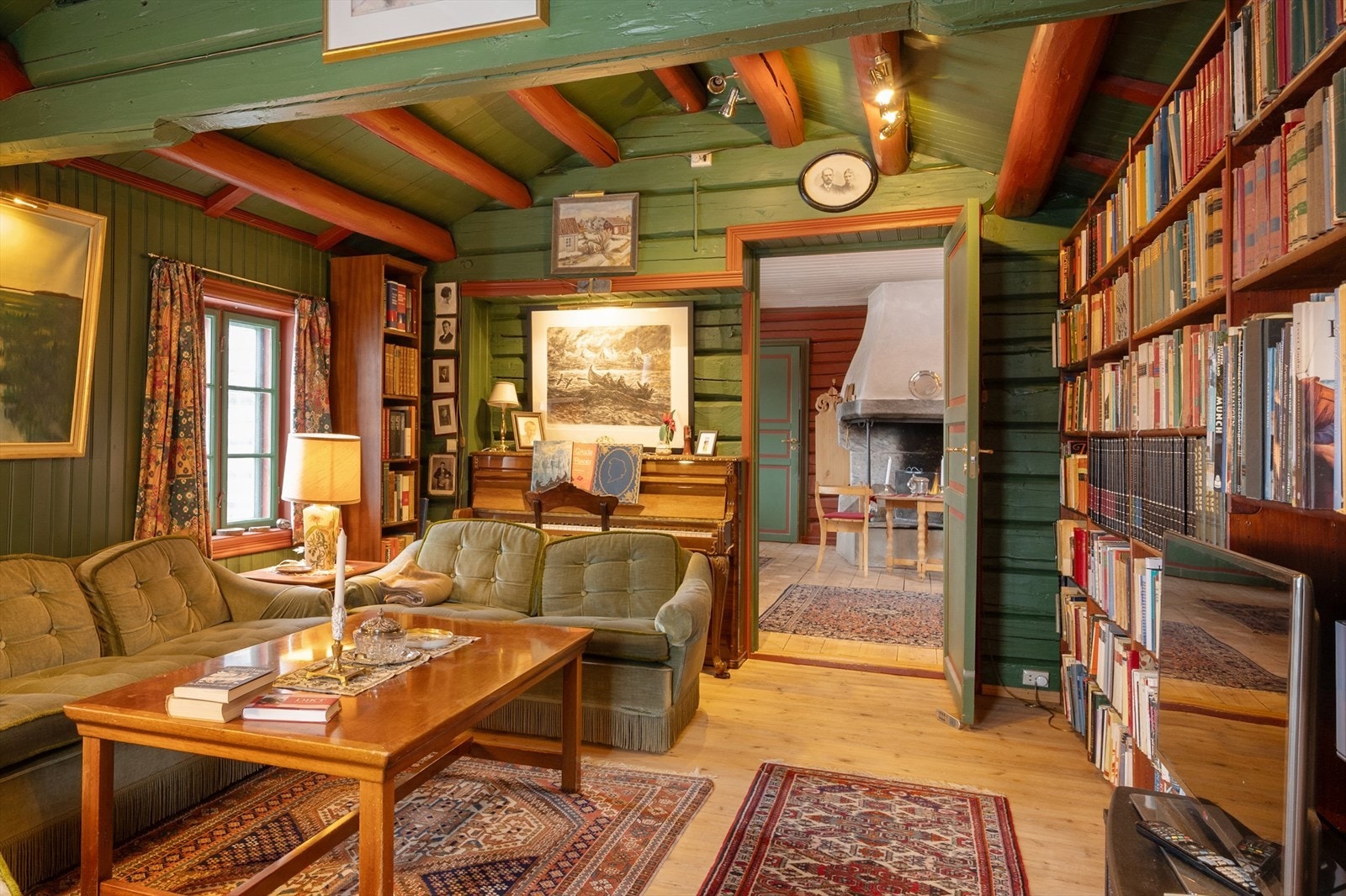 Her er det i dag bok- og tv-stue. Her er det opplegg for fiberbredbånd og flere TV-leverandører. Galleribilde