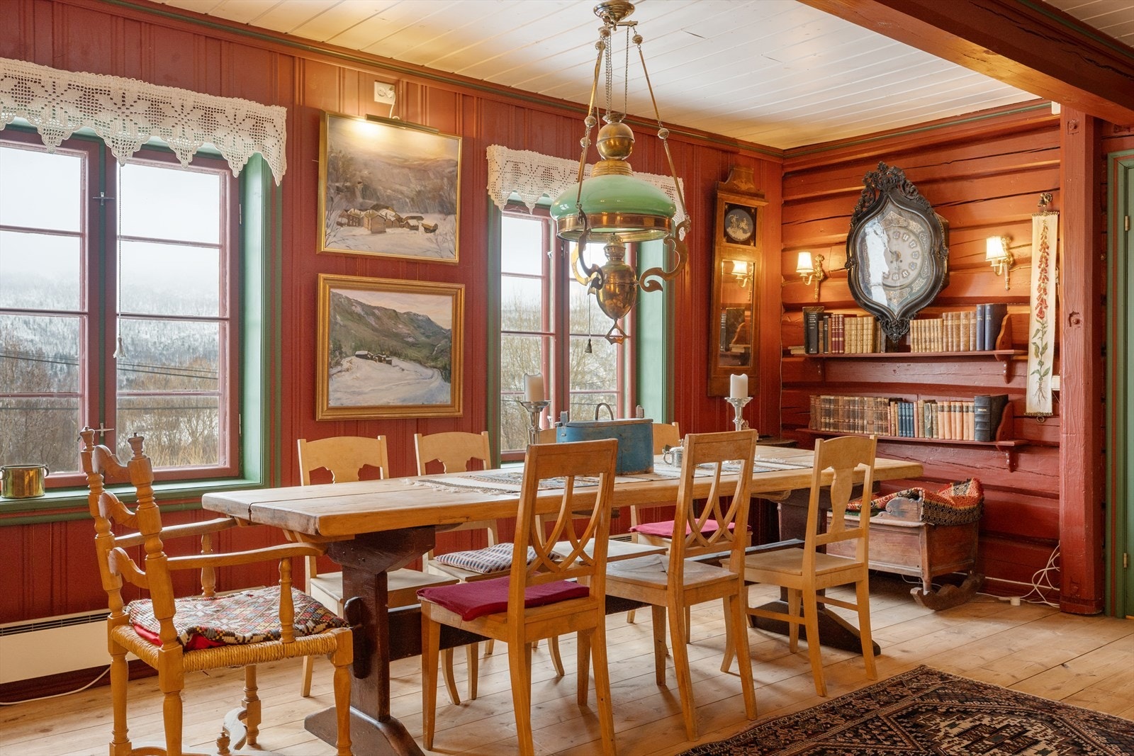 Videre kommer man inn i stua og spisestua. Galleribilde