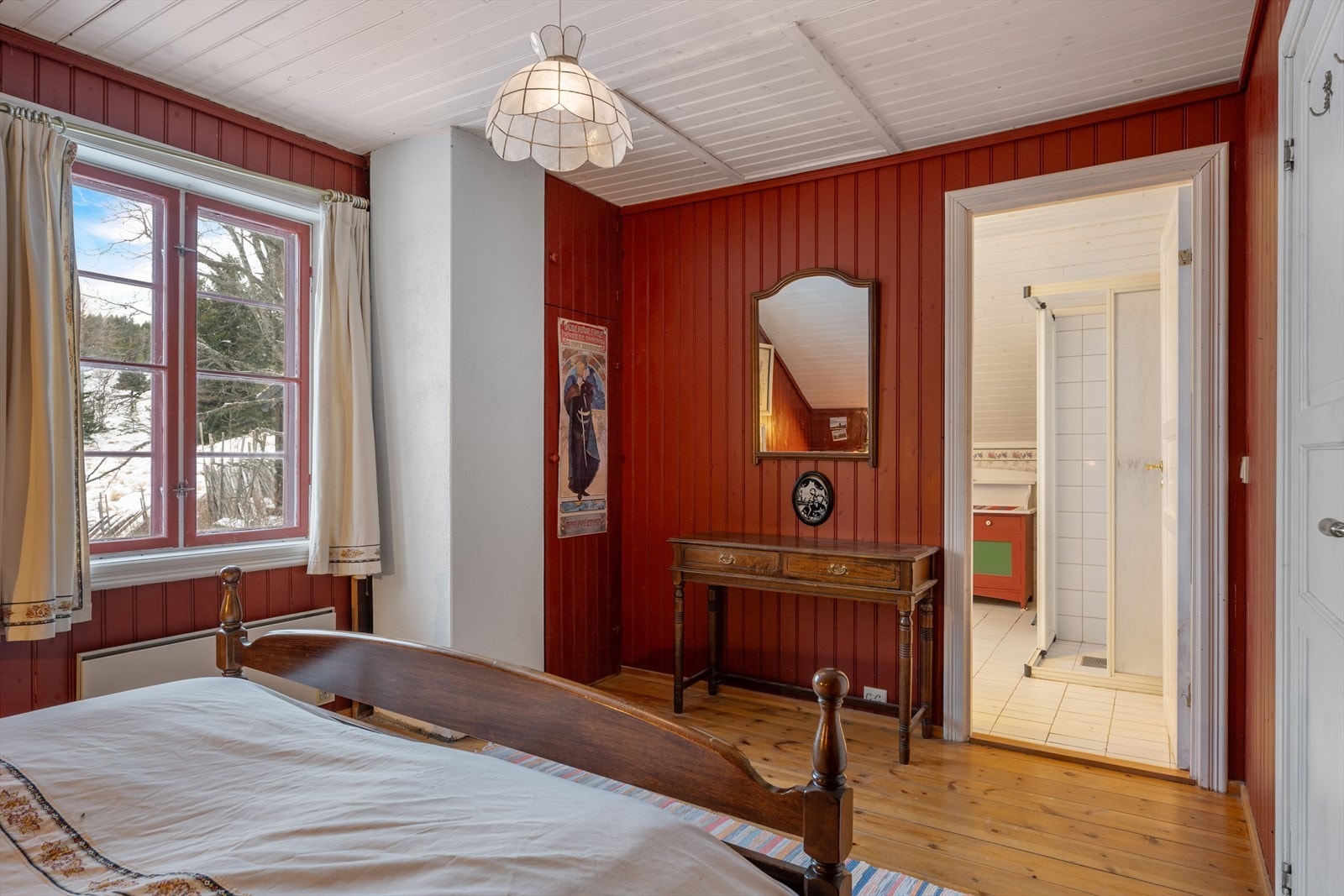 Innenfor hovedsoverommet er det eget bad. Galleribilde