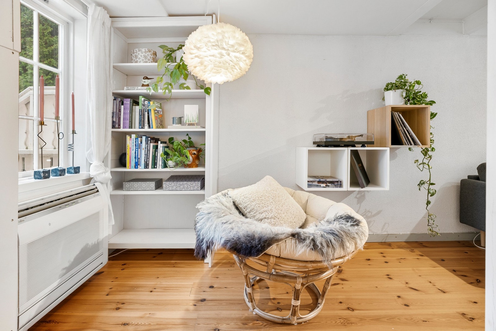 Stuen har ulike soner som kan innredes etter behov. Galleribilde