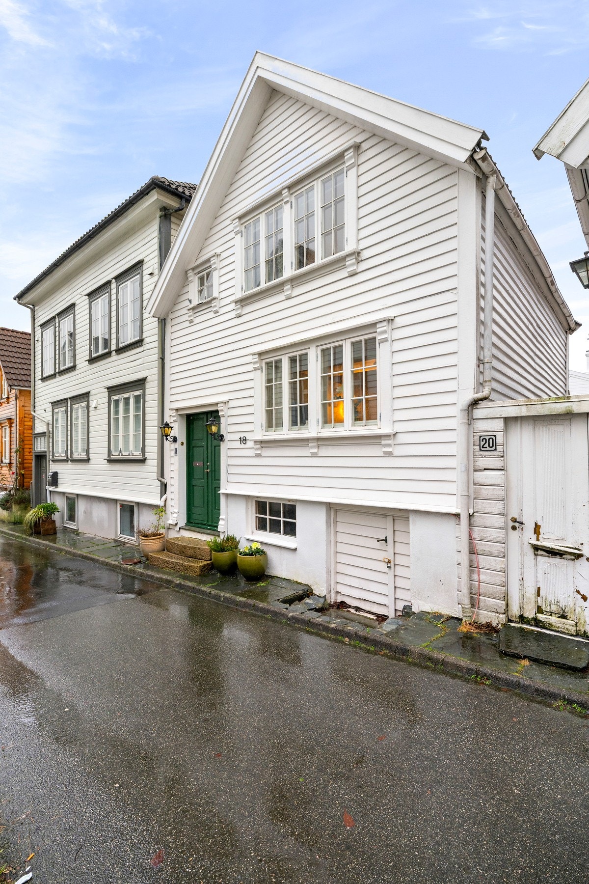 Koselig enebolig over to etasjer og grovkjeller tot. 76 kvm BRA. Galleribilde