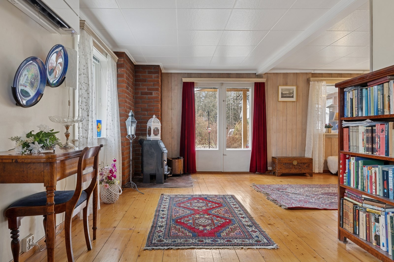 Fra stuen har du direkte tilgang til boligens overbygde uteplass. Galleribilde