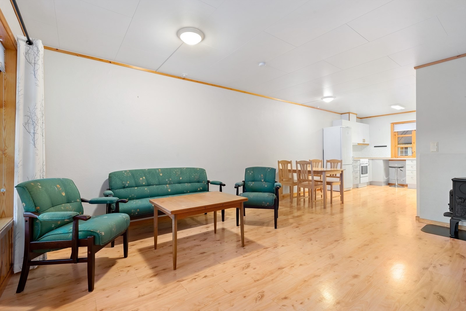 Her har man god plass til både sittegruppe og spisebord. Galleribilde