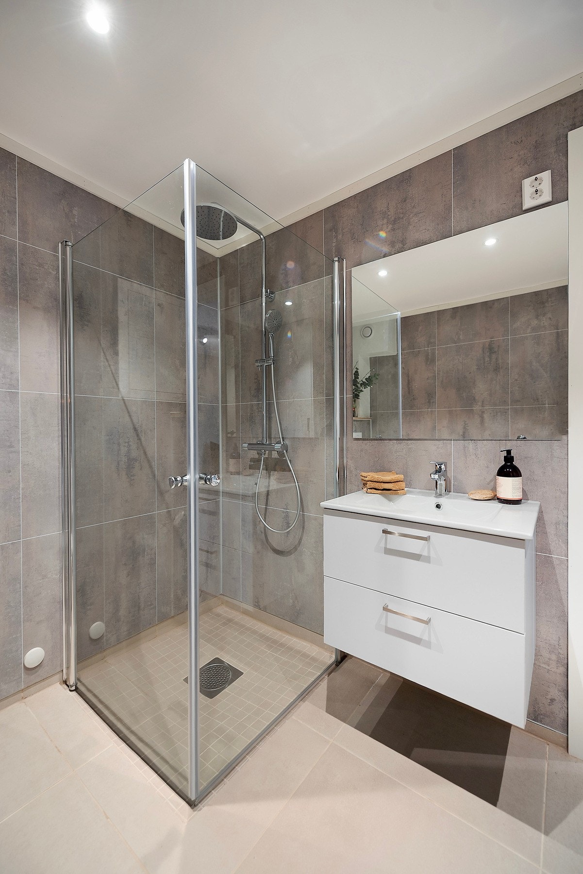 Stilrent og moderne bad Galleribilde