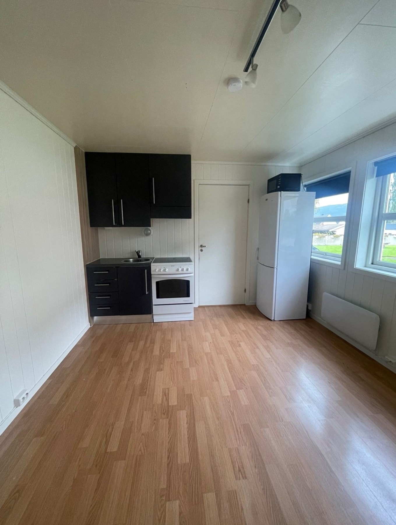 Denne består av stue/kjøkken/soverom og et bad Galleribilde