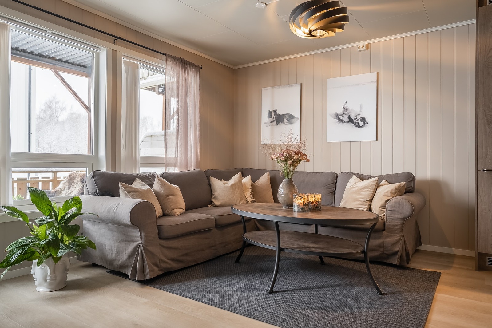 Velkommen til Lillemovegen 2C, en delikat leilighet med egen utleiedel som pt er utleid til kr. 6500,- per mnd. Fotograf: Oscar Stoltenberg Galleribilde