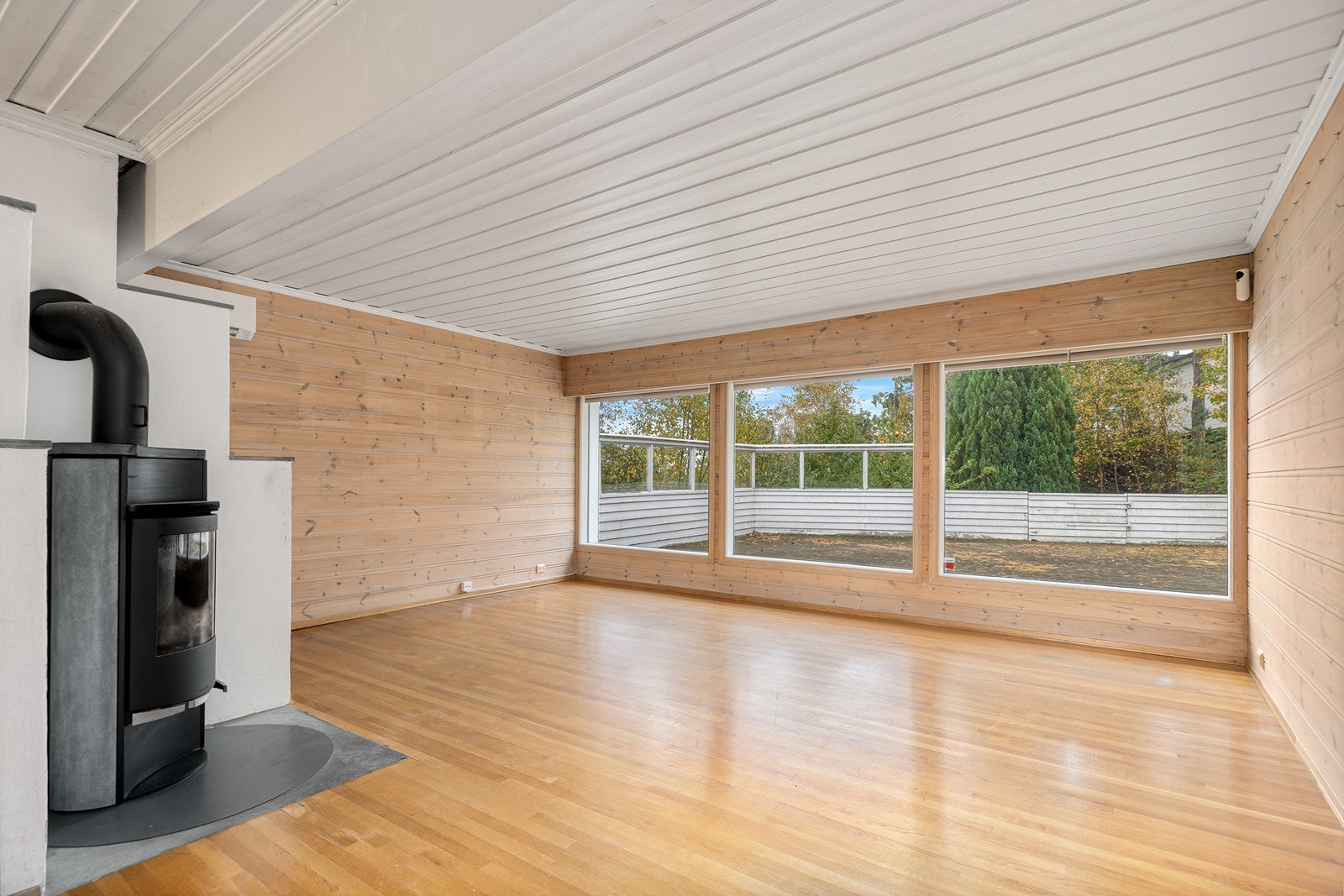 Praktisk planløsning deler boligen sømløst inn i ulike seksjoner Galleribilde