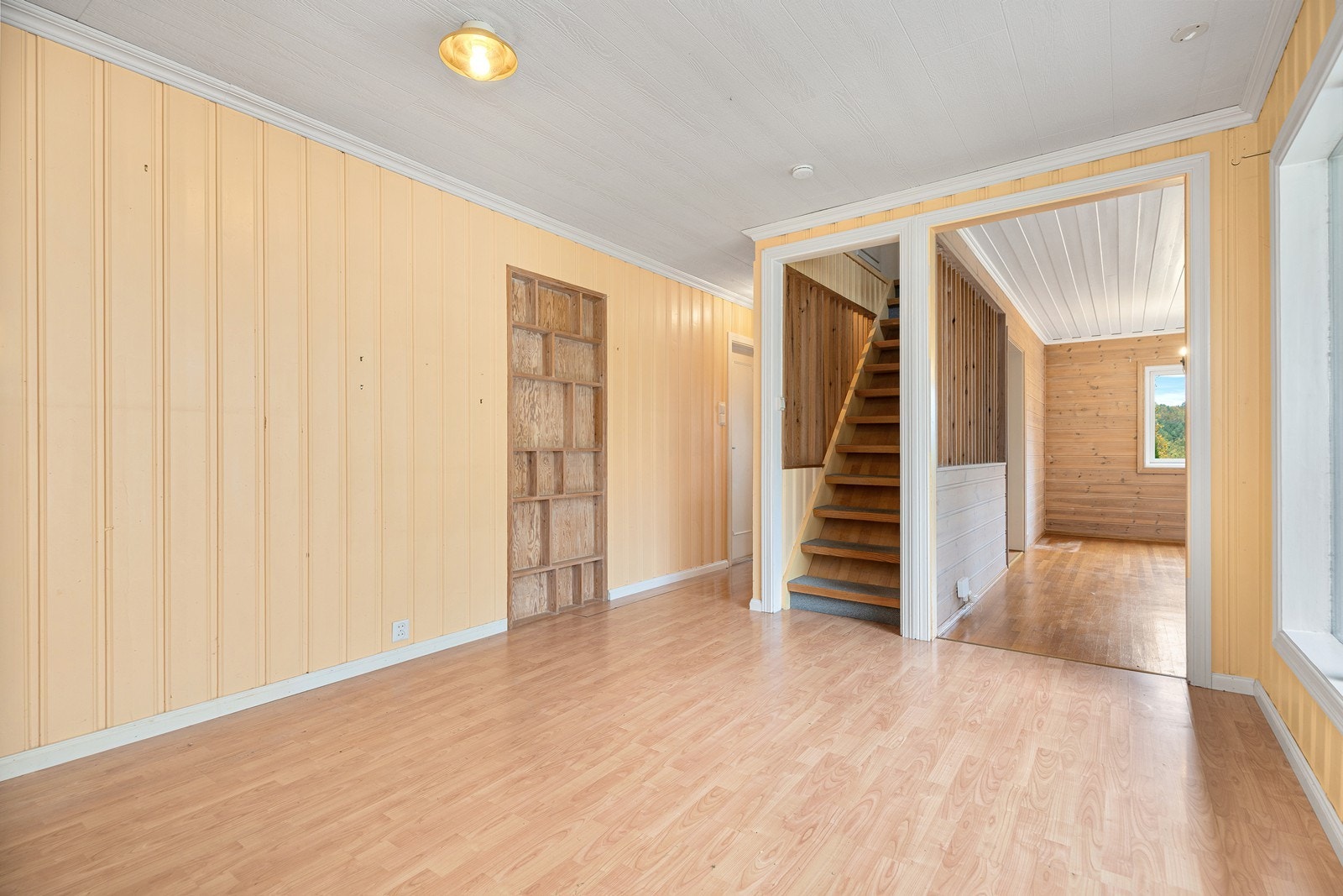 Lys og romslig gang Galleribilde