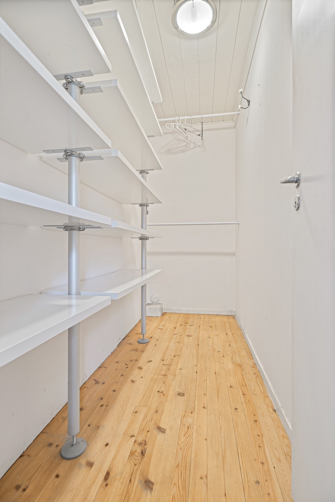 Garderobe Galleribilde