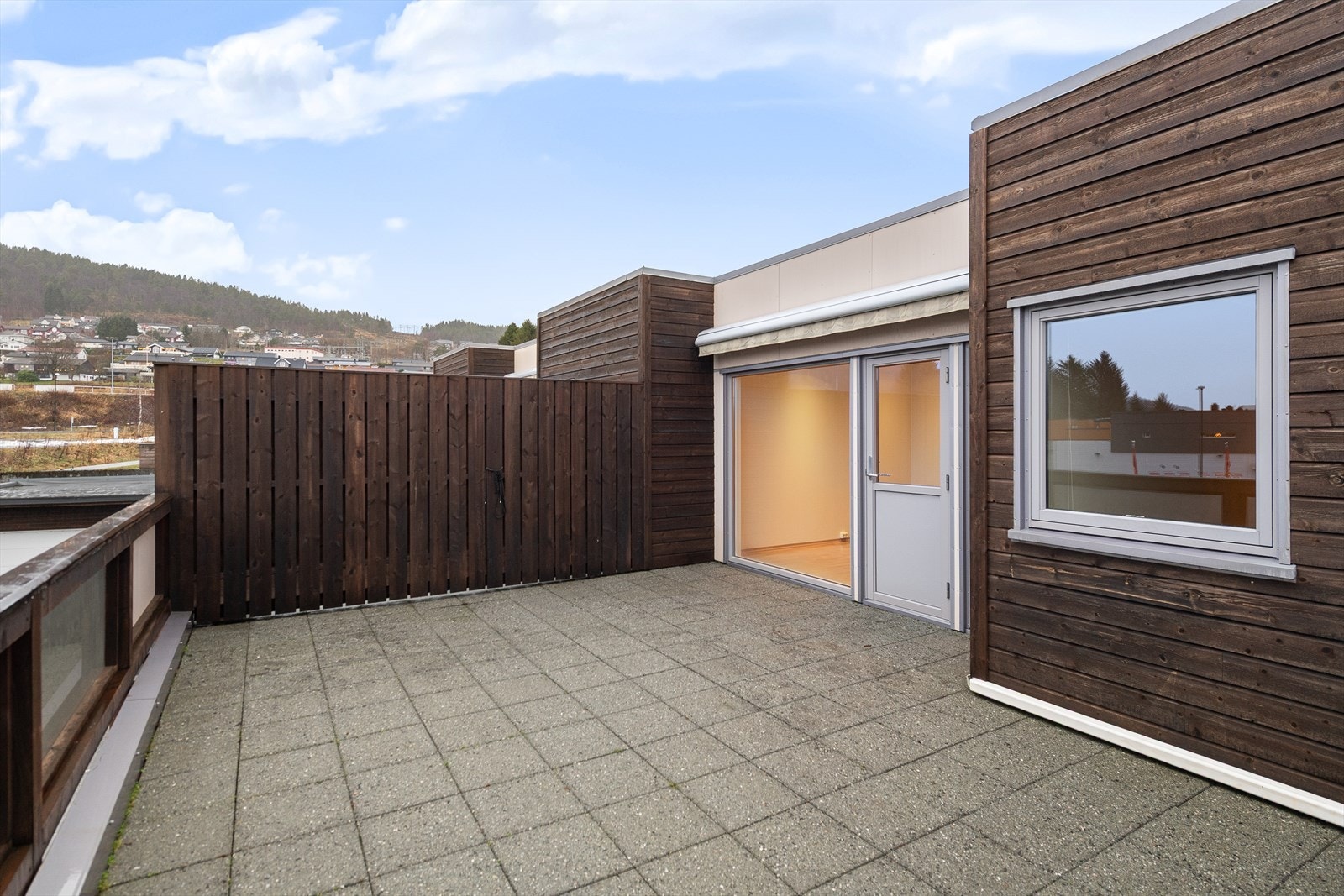 Terrassen er på hele 40 kvm Galleribilde