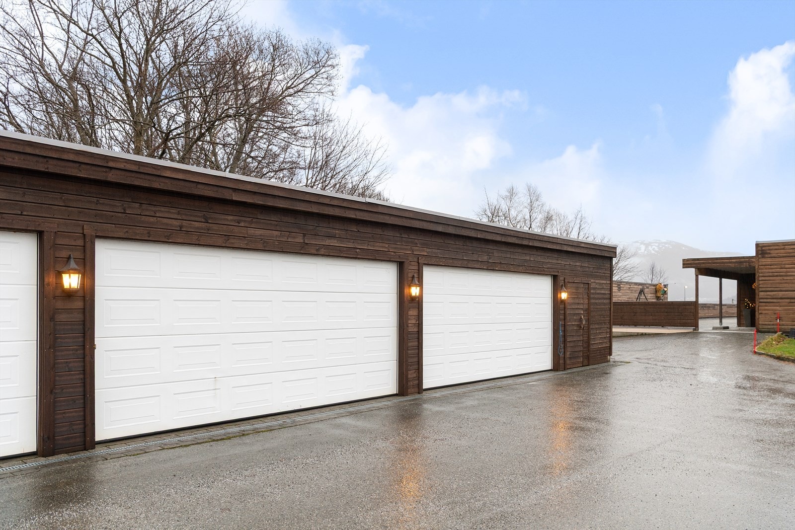 Garasjeplass for 1 bil medfølger leiligheten Galleribilde