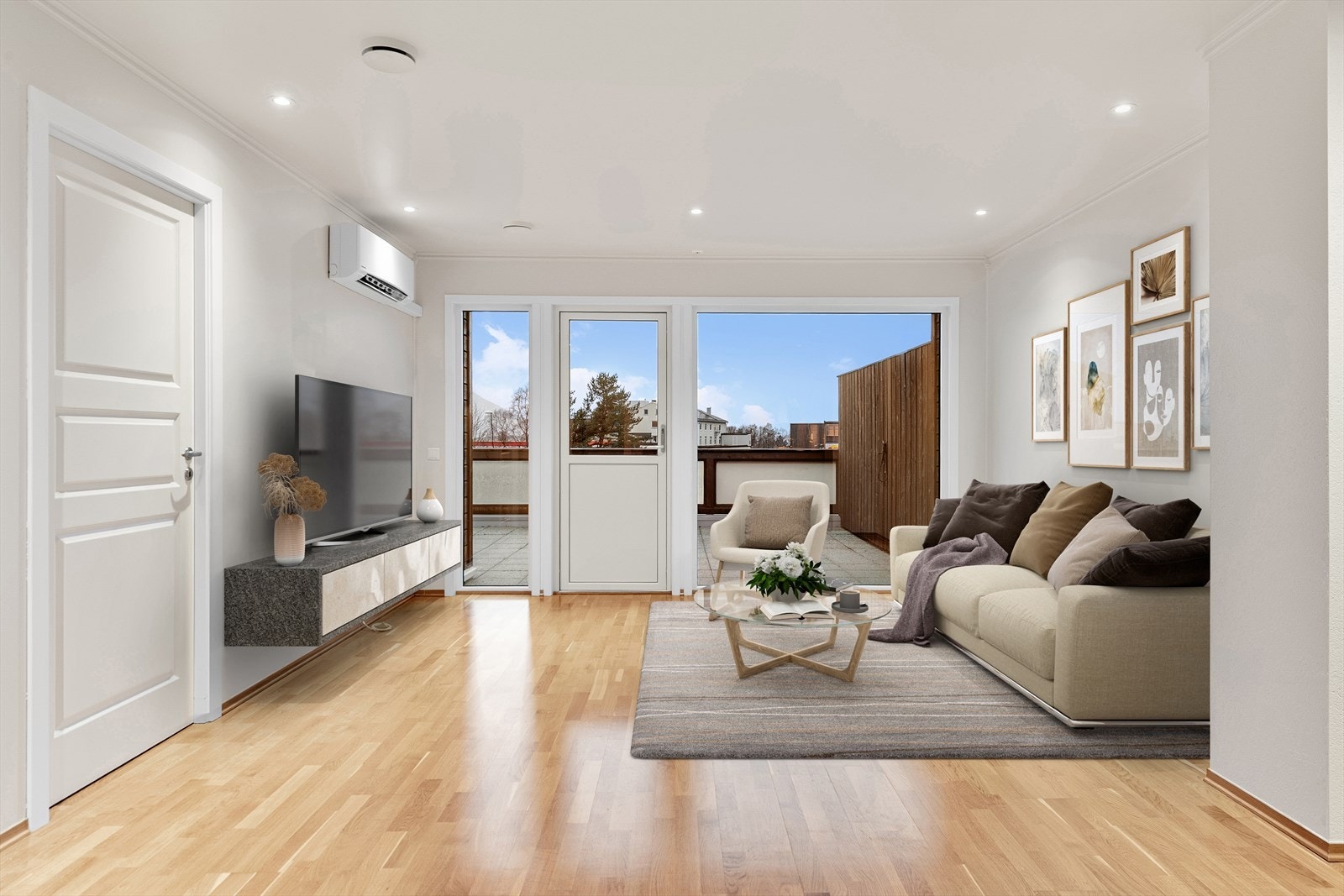 Lys og romslig stue med store vindusflater - digitalt møbler foto Galleribilde