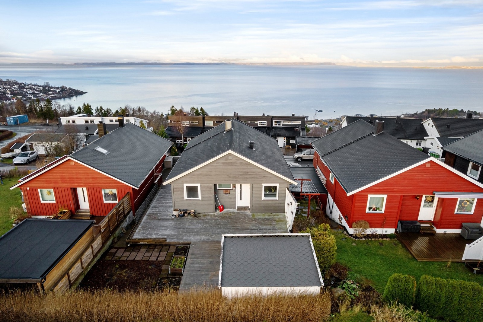 Flott beliggenhet på Vikhammeråsen i et veletablert boområde. Galleribilde