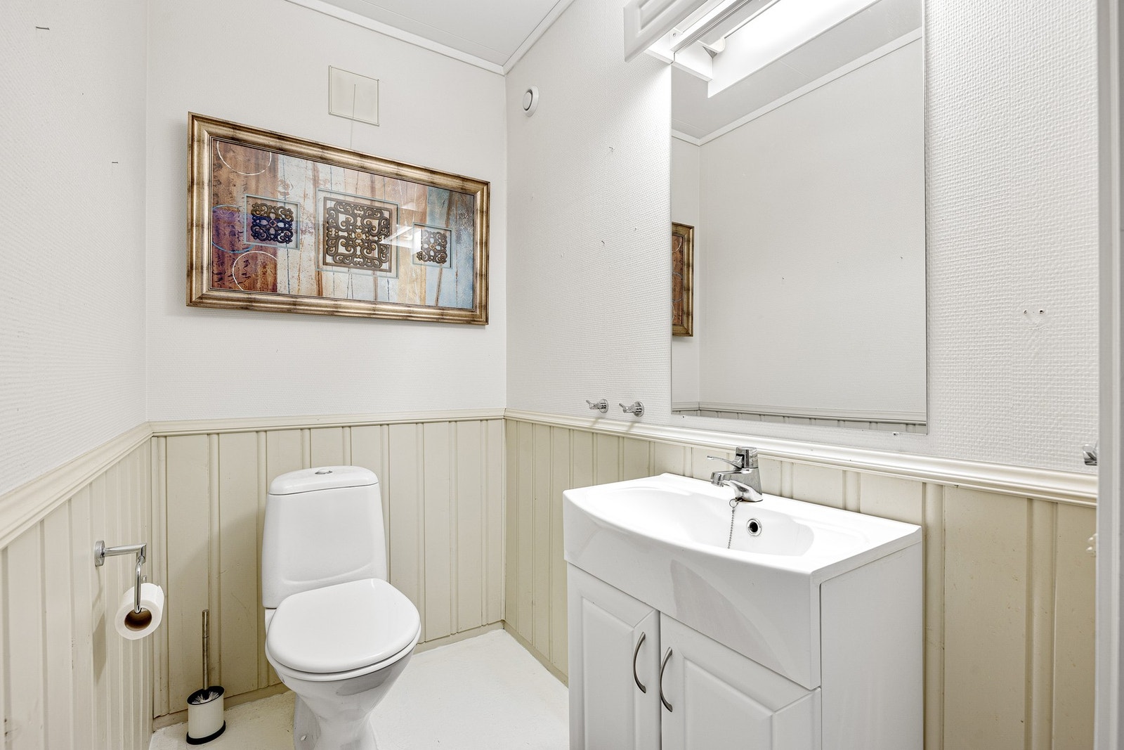 Toalettrom i sokkel på 2 kvm. Galleribilde