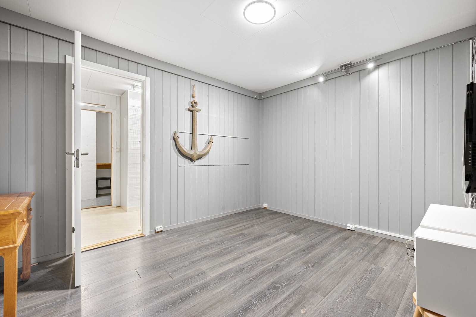 Oppholdsrom i sokkel etasje. Galleribilde