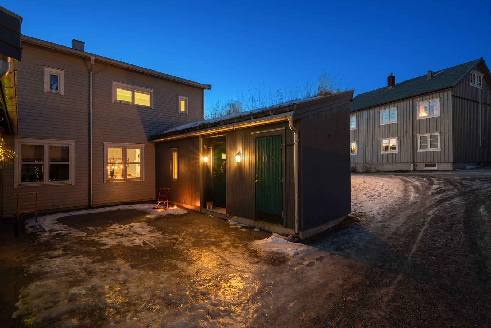 Ved inngangen har man en utvendig sportsbod på 5 kvm. Galleribilde