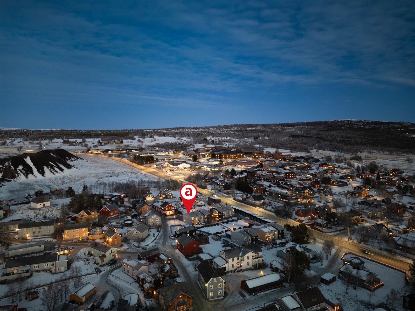 Det er kort gangavstand til sentrum samtidig som det kort vei til fine turområder oppover Småsetran. Galleribilde