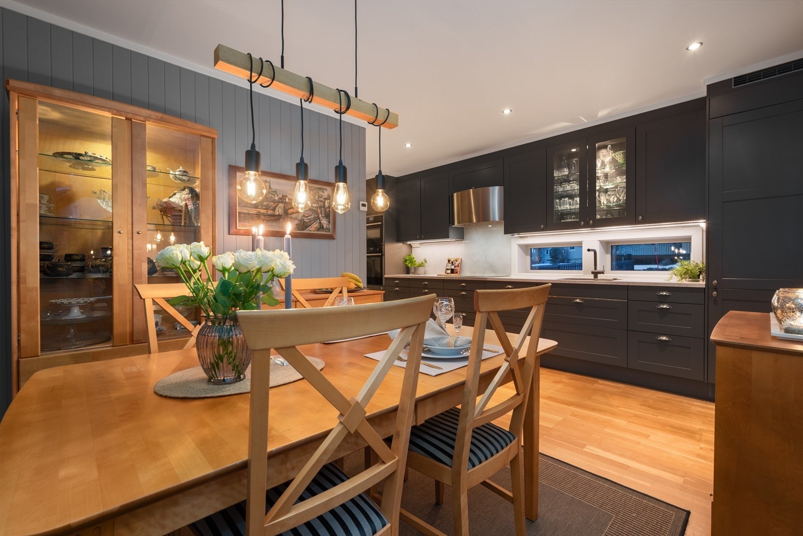 Spisestue. Galleribilde