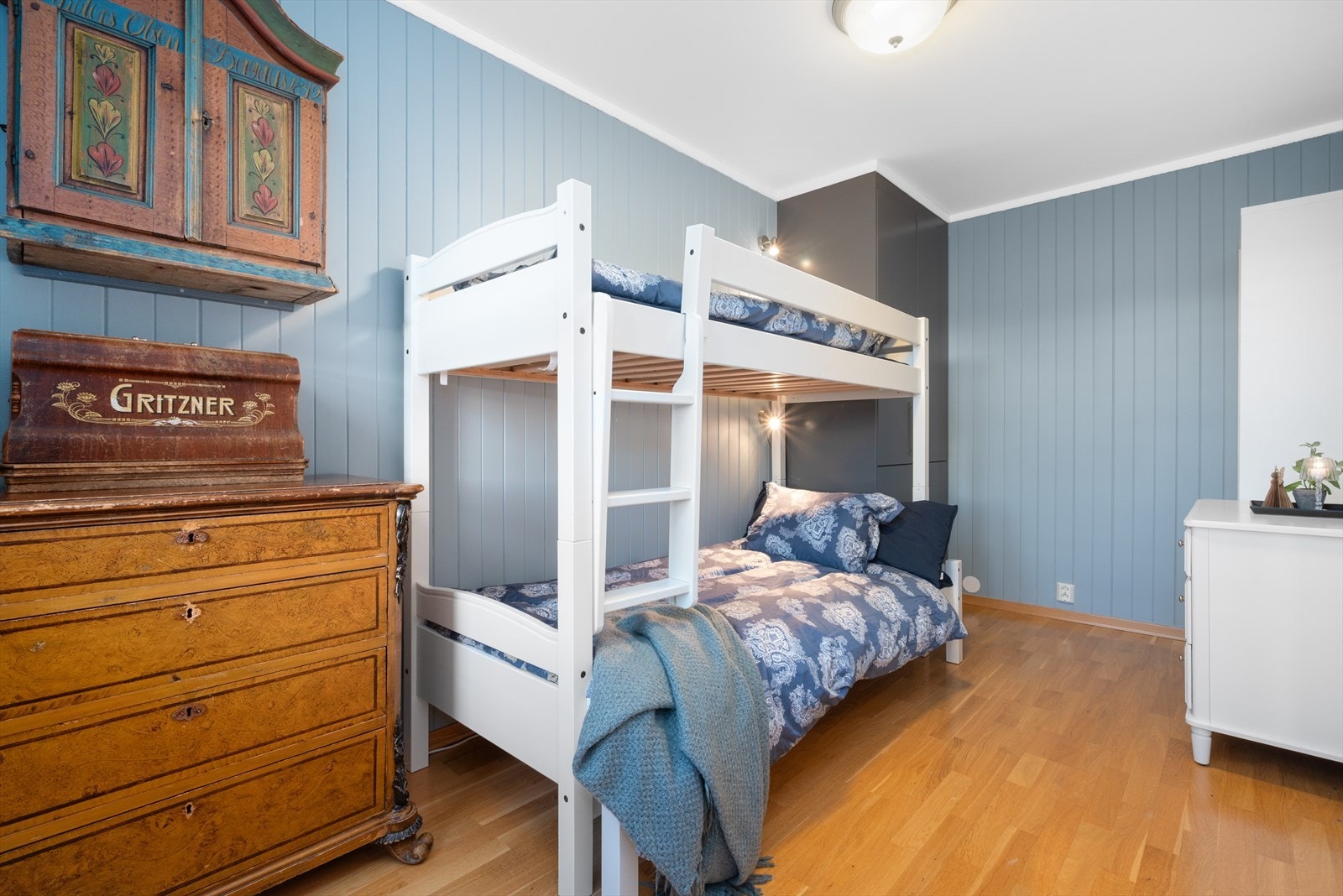 Soverom 2 i 2.etasje er også romslig med sine 10 kvm. Galleribilde