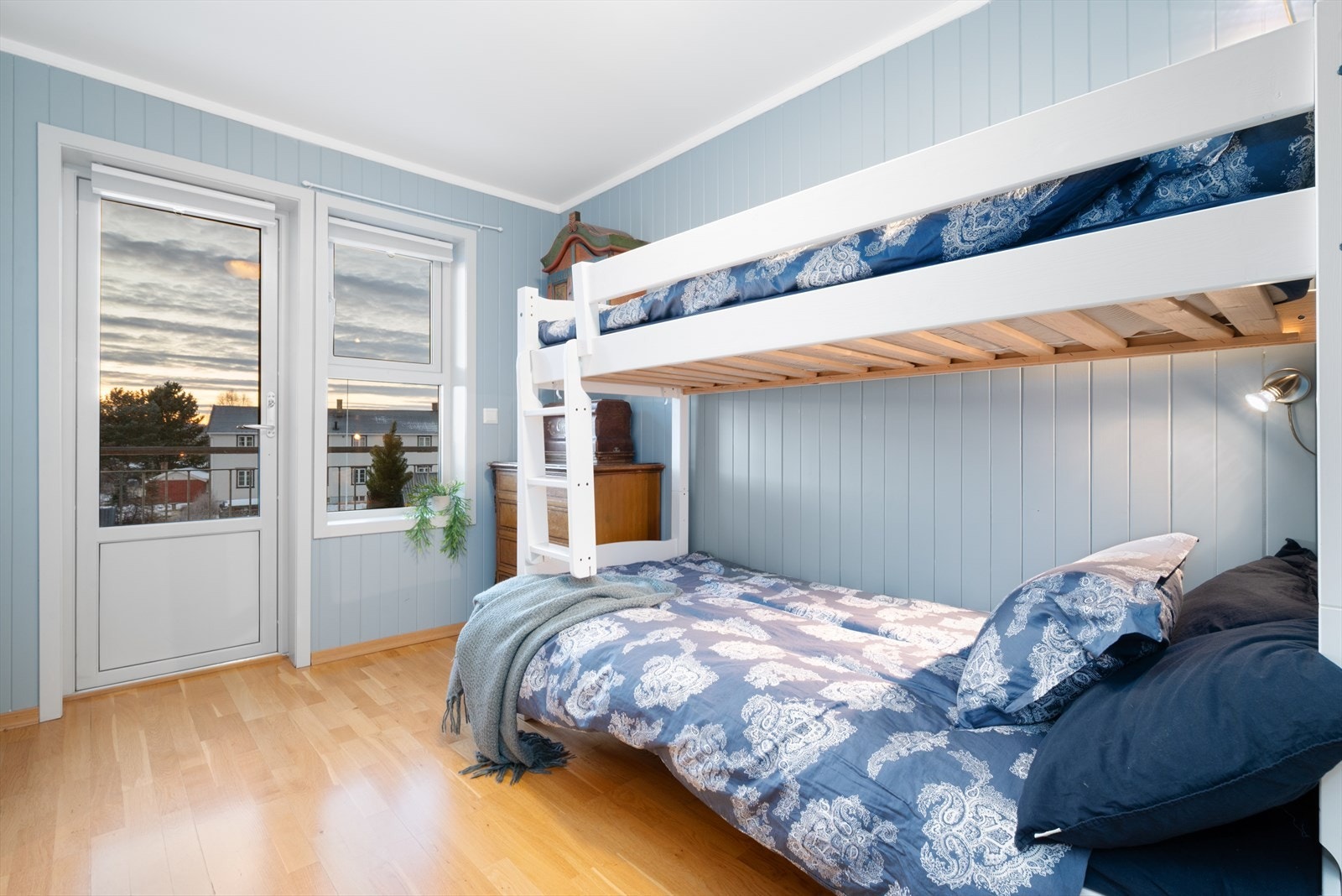 Fra soverom 2 har man utgang til balkongen. Galleribilde