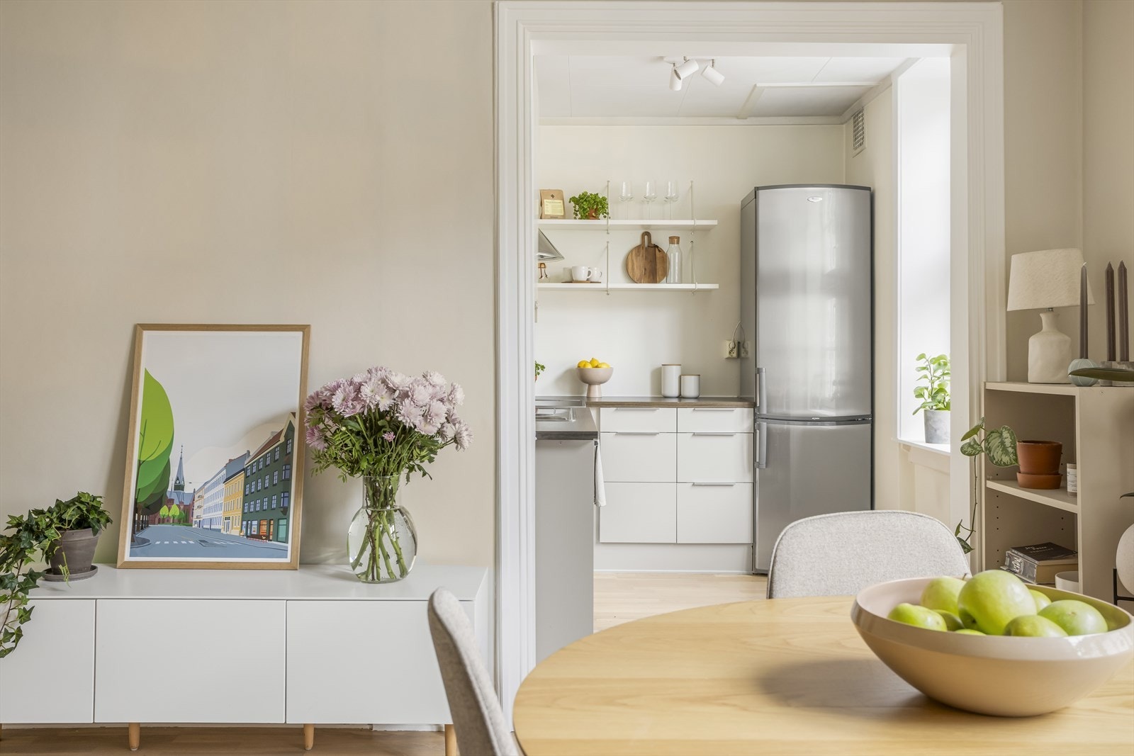 Sosialt og luftig, samtidig som man ikke må se på oppvasken mens man sitter i sofaen. Galleribilde