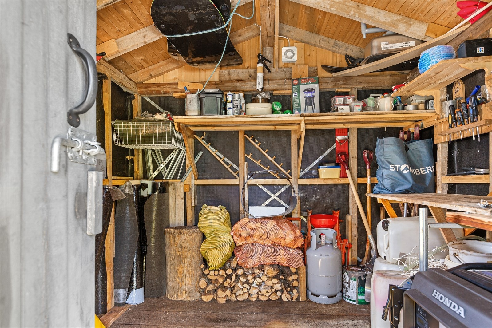 Aggregat har fjernstart tilkoblet solcelleanlegget. Galleribilde