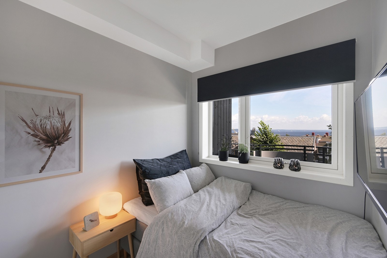 Soverom nr. 2 - her er det også fjordutsikt. Galleribilde