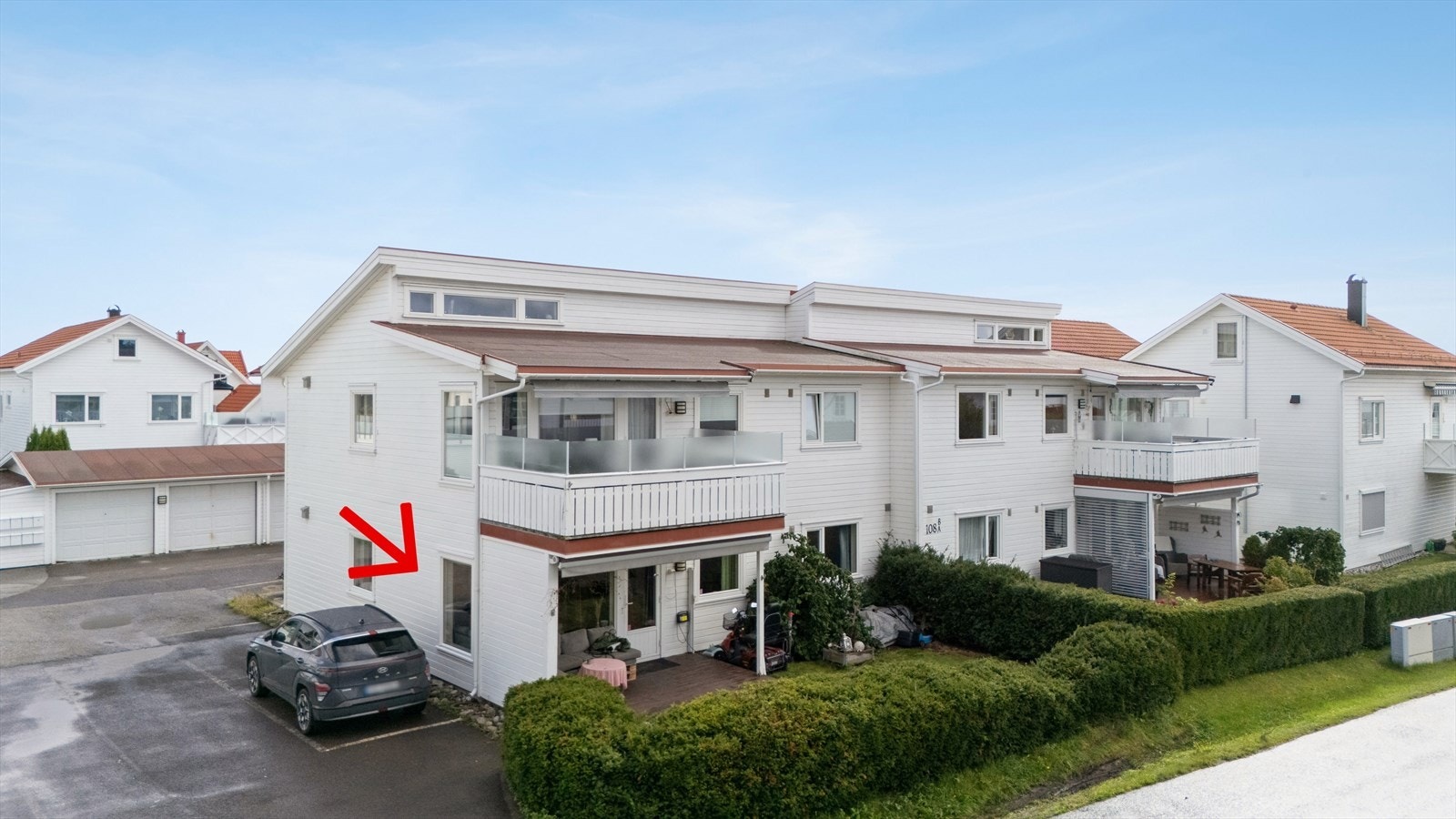 Fasaden sett fra adkomstveien Galleribilde